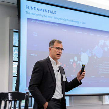Professor teaching in Rice Alliance Energy Tech Venture Forum